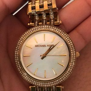 AUTHENTIC: micheal Kors